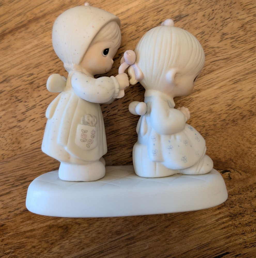 Vintage Jonathan & David Precious Moments 1983 "To A Very Special Sister"